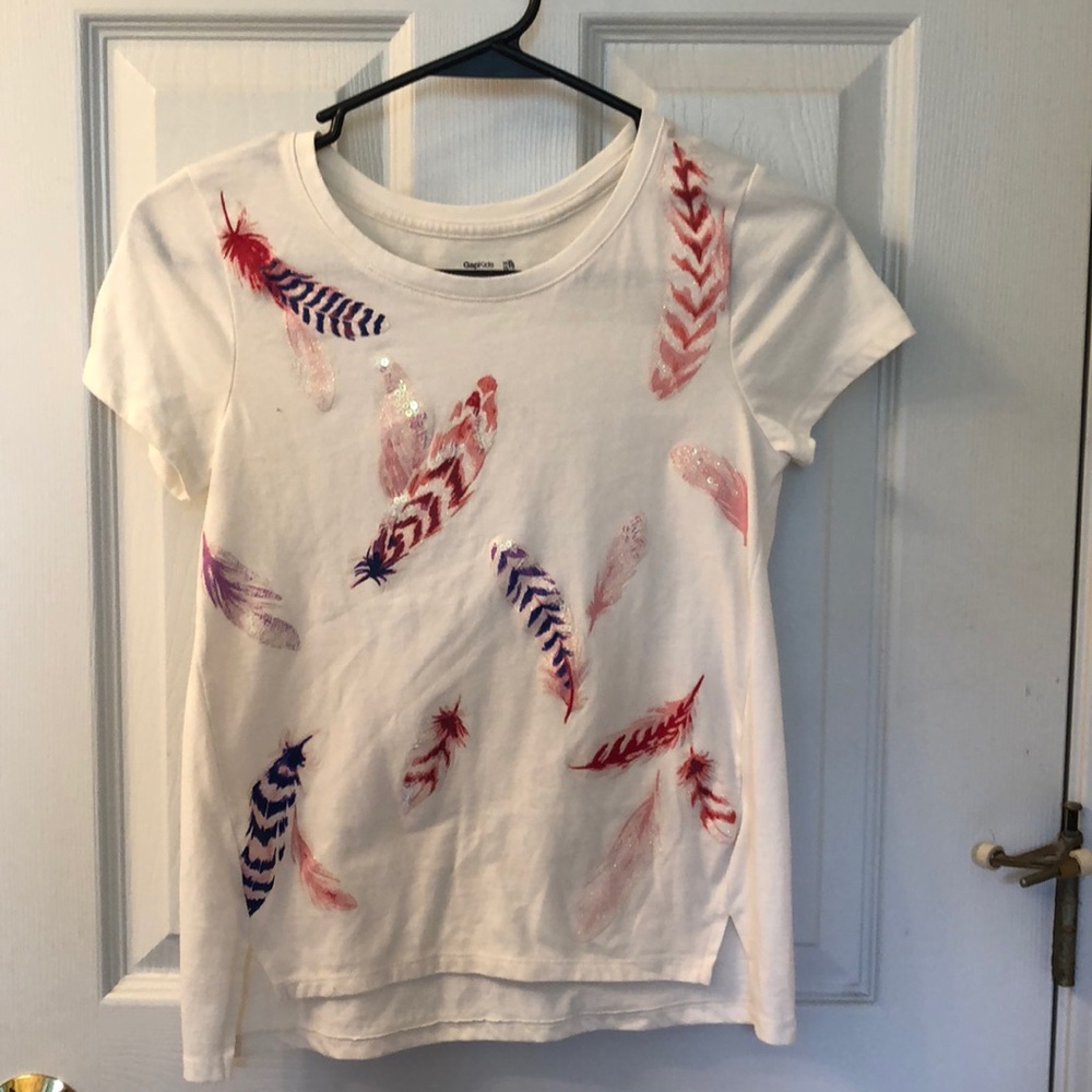 GAPKids T-Shirt with feathers